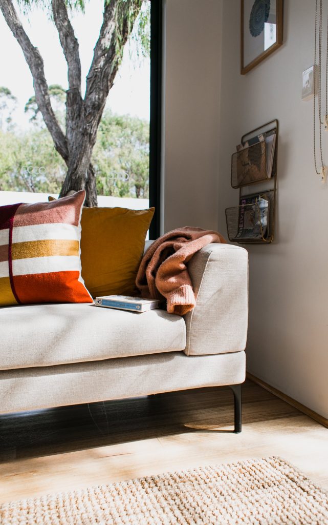 HALFMODERNSOFA